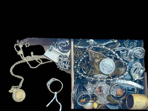 Jewellery including three stone diamond ring and 14kt chain and pendant.