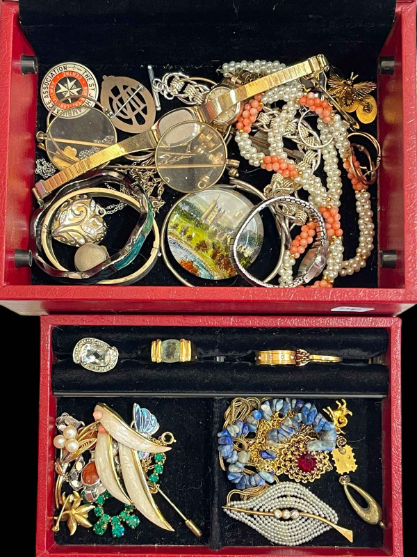 Jewellery box and contents.
