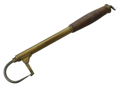 Vintage brass telescopic gaff with wood handle, 36cm closed.