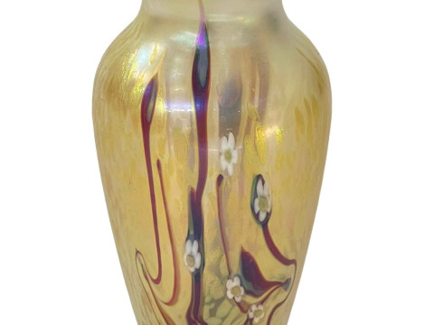 Okra art glass vase, 16cm.