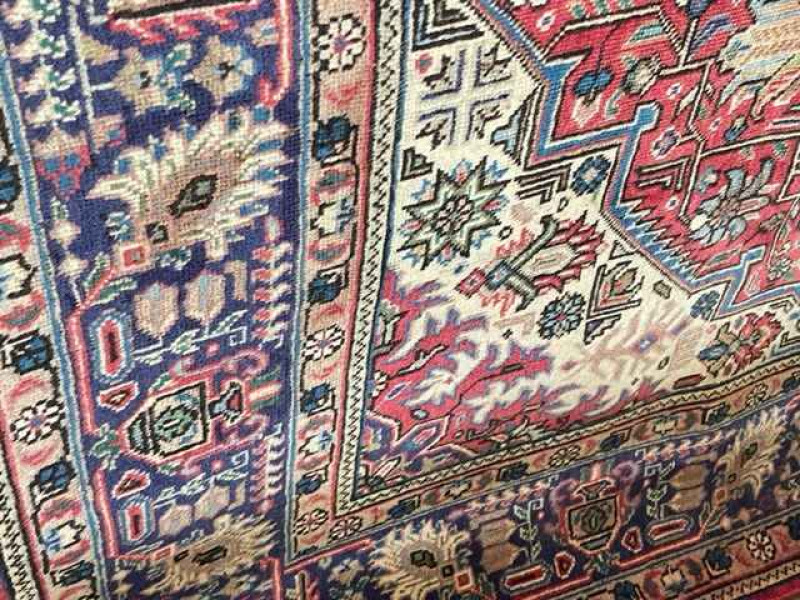 Hand knotted Persian Tabriz carpet 2.85 by 2.05.