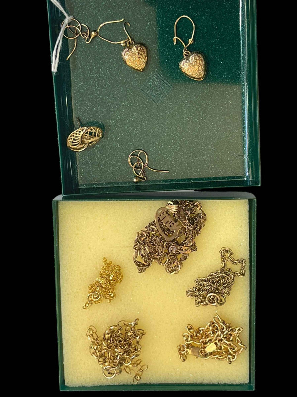 9 carat gold chains, earrings, etc.