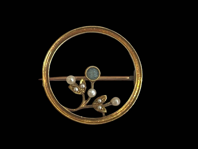 15 carat gold aquamarine and seed pearl brooch.