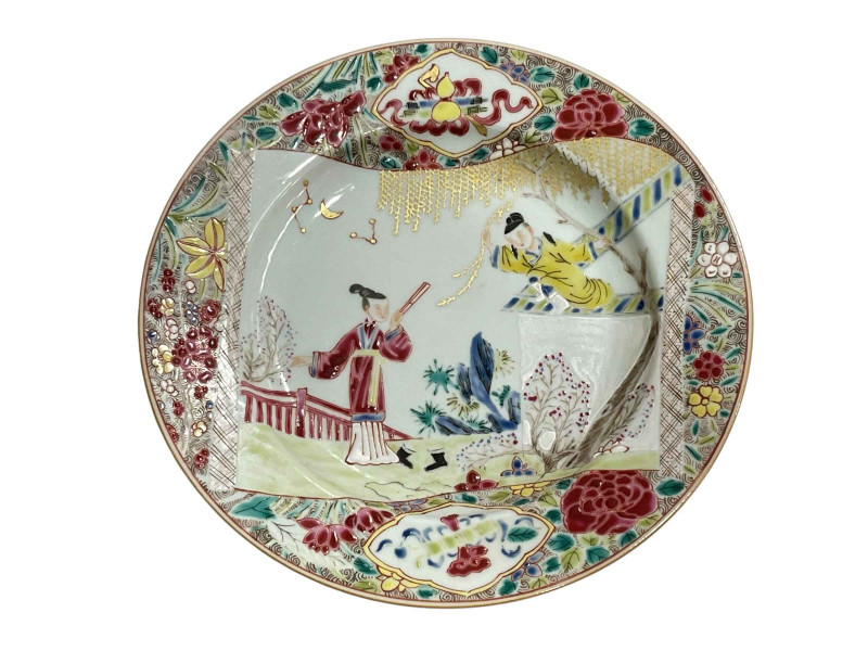 Chinese famille rose plate decorated with figures in landscape, 22cm.