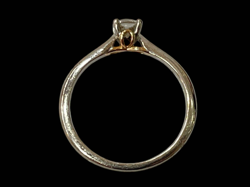 Solitaire diamond 18 carat white gold ring, size M.