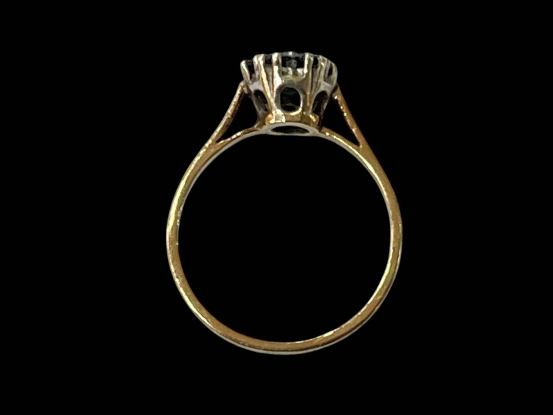 18 carat gold, sapphire and diamond claw set ring, size O.