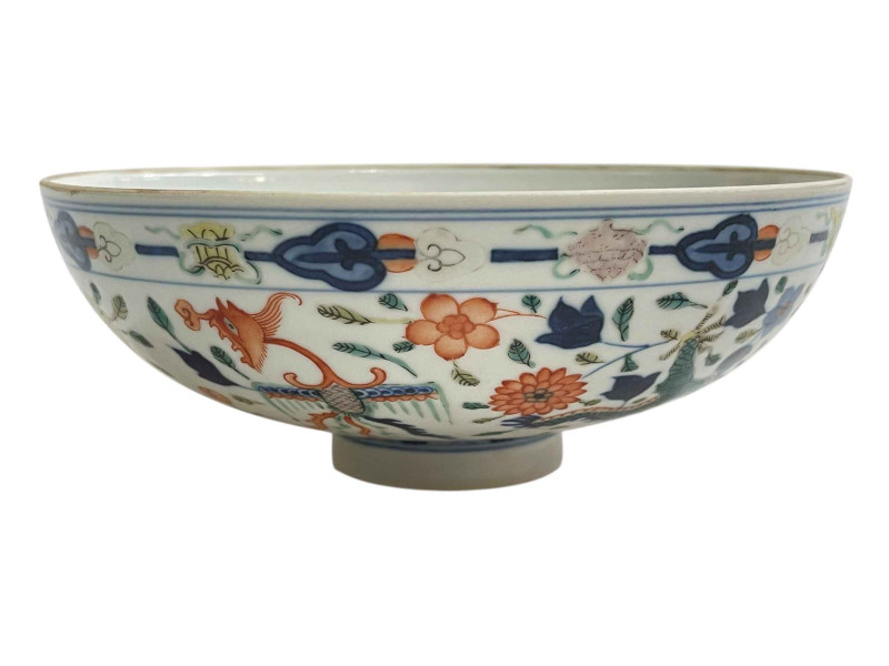 Chinese circular footed bowl decorated with dragons, six character mark to base, 18.5cm.