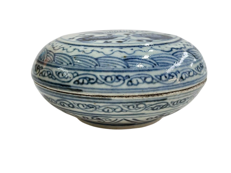 Chinese blue and white shallow bowl and cover.