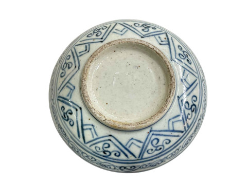 Chinese blue and white shallow bowl and cover. thumbnail