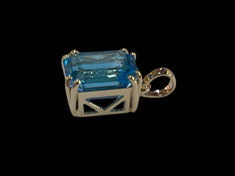 9 carat gold blue topaz pendant, topaz 6.75 carats. thumbnail