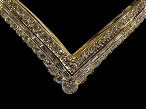 Diamond 'V' shaped bangle set with central row of baguette cut diamonds flanked by rows of brilliant cut diamonds in 18 carat yellow gold, diamonds 3 carats. thumbnail
