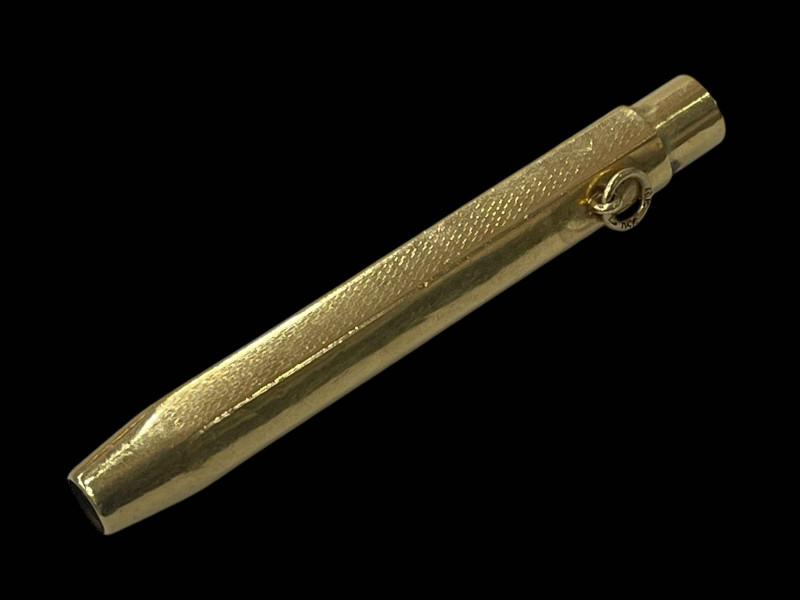 18 carat gold propelling pencil case.