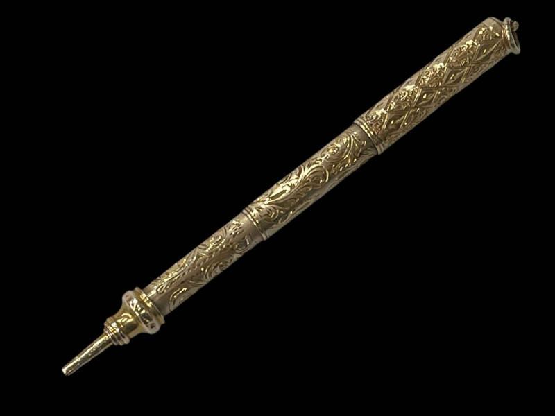 9 carat gold engraved telescopic pencil.
