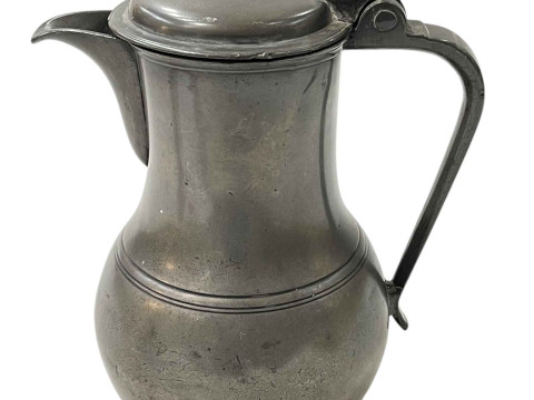 Antique pewter flagon, 23cm.