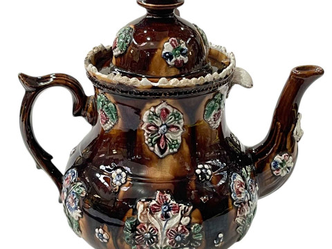 Victorian bargeware teapot, 31cm.