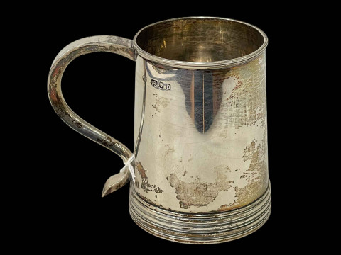 Small silver tankard, London 1939.