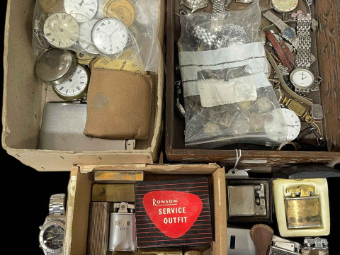 Collection of wristwatches, pocket watches, lighters, etc.