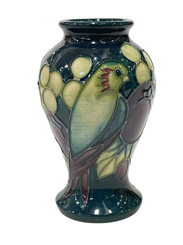 Small Moorcroft vase 'Finch & Berries', 10cm.