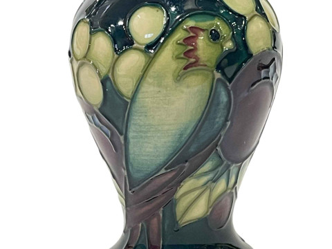 Small Moorcroft vase 'Finch & Berries', 10cm.