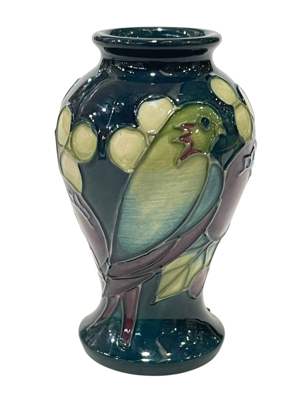 Small Moorcroft vase 'Finch & Berries', 10cm.