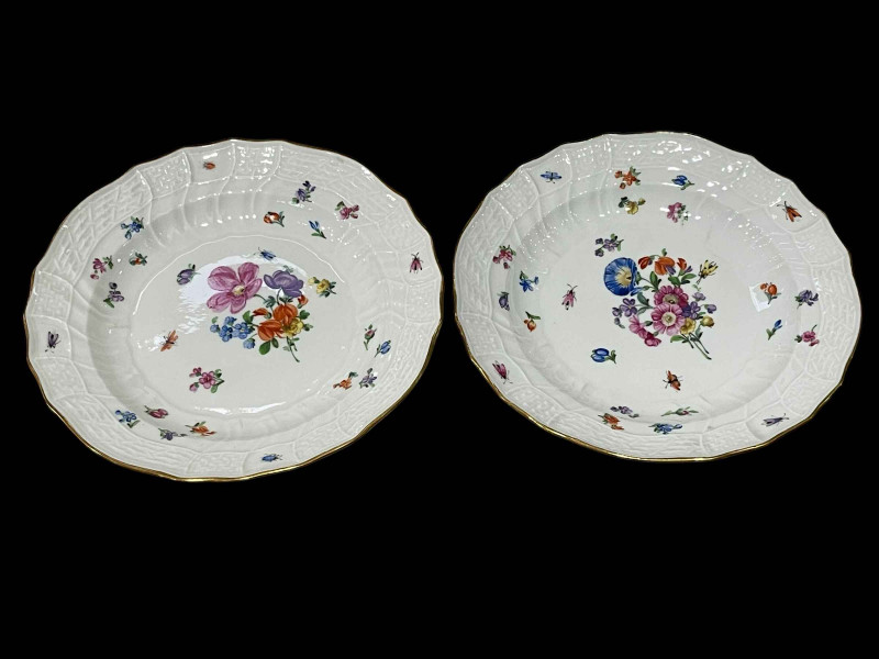 Pair hand painted Meissen plates, 20cm.