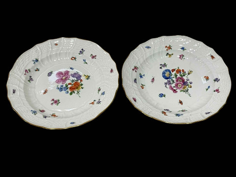 Pair hand painted Meissen plates, 20cm.