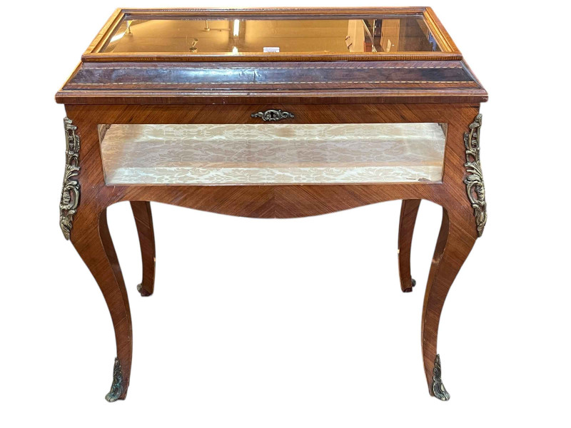 Continental chequer inlaid and brass mounted bijouterie table on cabriole legs, 88cm by 88cm by 49cm.