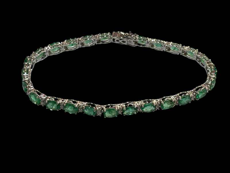 18 carat white gold, emerald and diamond bracelet, the emeralds totalling 7.70 carats.