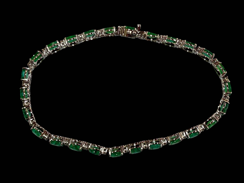 18 carat white gold, emerald and diamond bracelet, the emeralds totalling 7.70 carats.