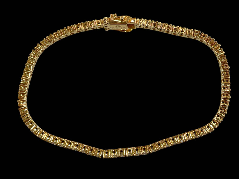 18 carat yellow gold and diamond tennis bracelet with a diamond content of 3 carats.