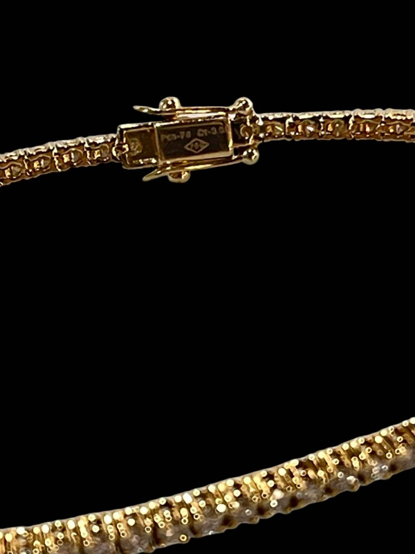 18 carat yellow gold and diamond tennis bracelet with a diamond content of 3 carats.