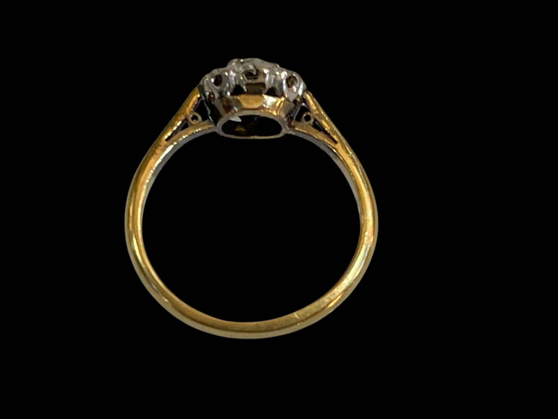 Diamond nine stone cluster and 18 carat gold ring, size I.