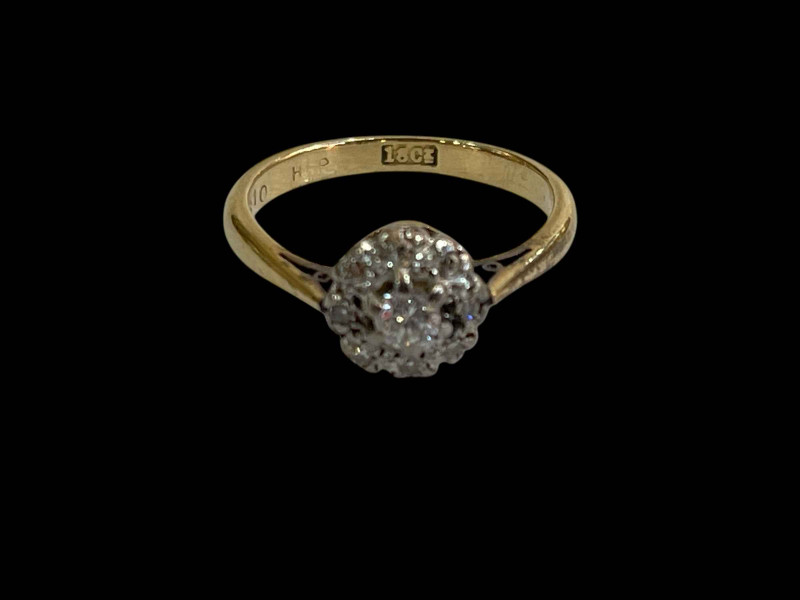 Diamond nine stone cluster and 18 carat gold ring, size I.