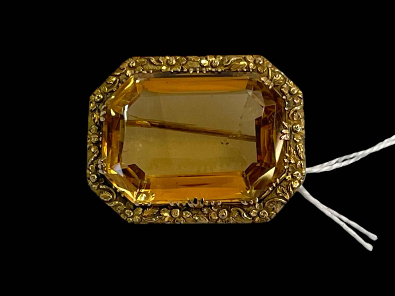 Large Victorian citrine brooch, 3.8cm across.