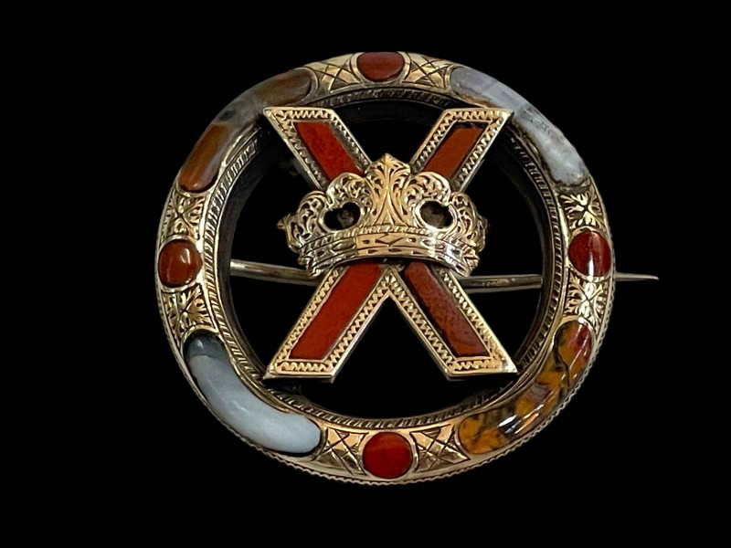 Scottish agate brooch, 3.25cm across.