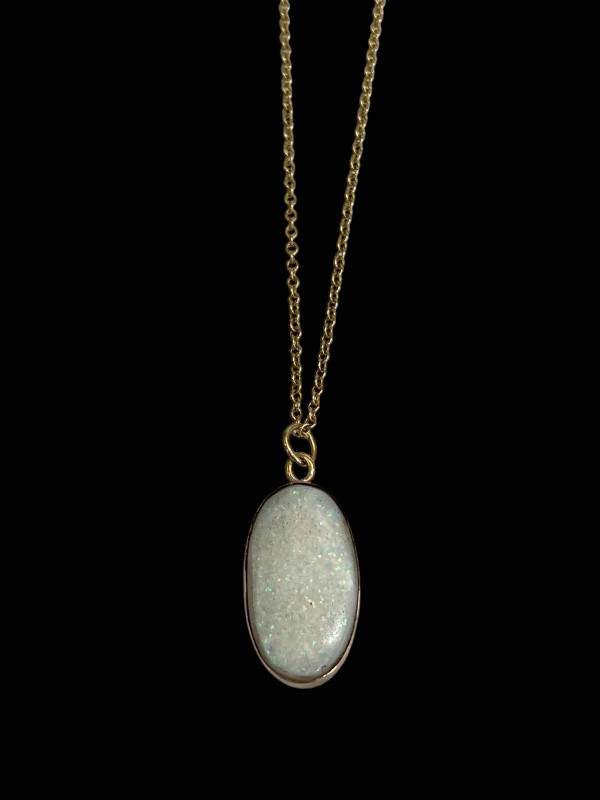 Opal pendant with 9 carat gold chain.