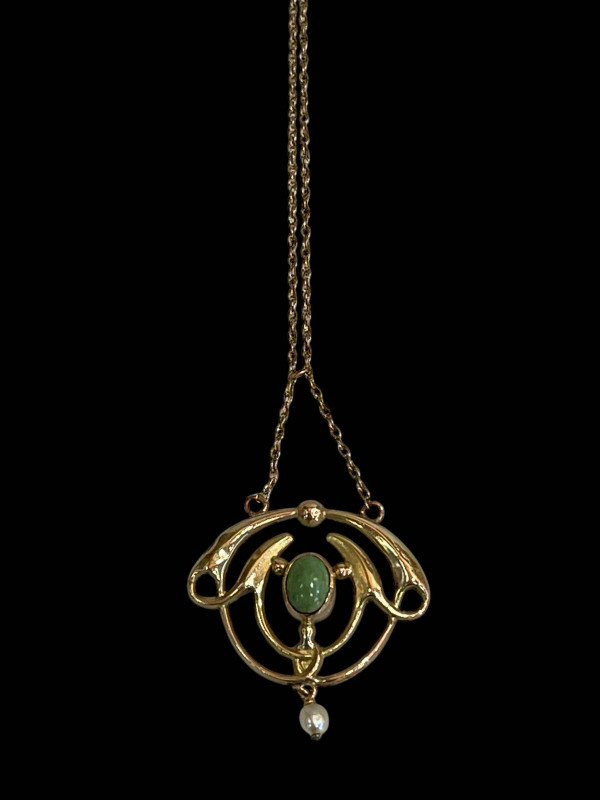 Art Nouveau 9 carat gold pendant and chain.