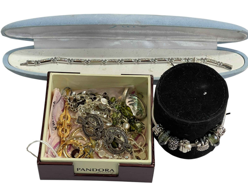 Jewellery including Pandora, silver marquisite brooch, etc.