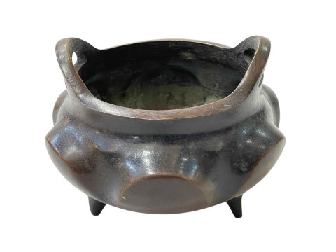 Chinese bronze lobed censor, 8cm high.