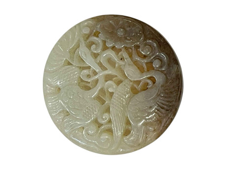 Chinese jade pendant decorated with mythical birds, 5.5cm.