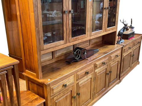 Bespoke American elm glazed door top dresser, with squirrel motif, 182.5cm...