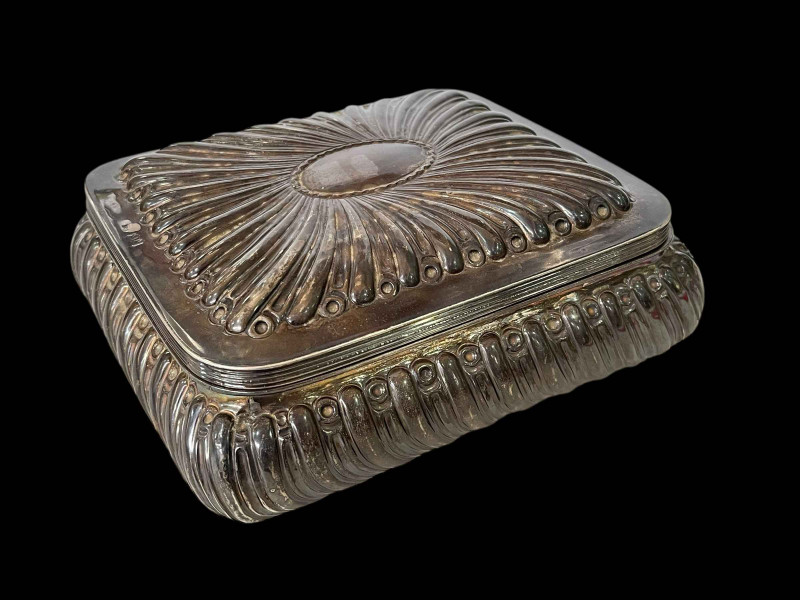 Silver fluted jewellery casket, London 1898, 20cm across.