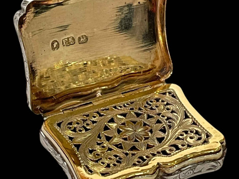 Early Victorian silver vinaigrette by Edward Smith, Birmingham 1842, 4.5cm across. thumbnail