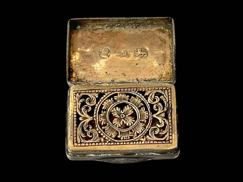 Georgian silver vinaigrette, Birmingham 1797, 2cm across. thumbnail