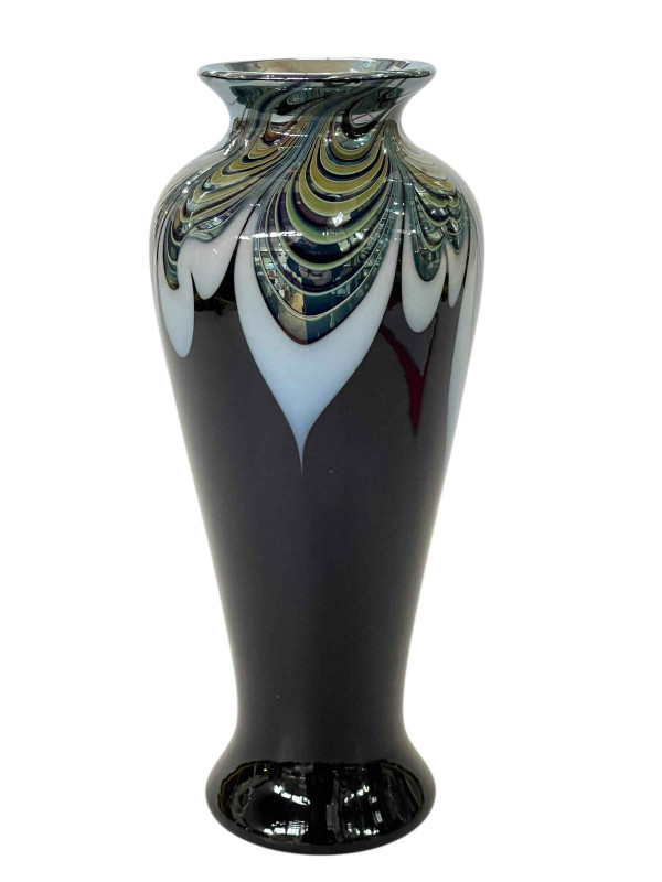 Okra glass vase dated 2004 by R Golding, 21.5cm.