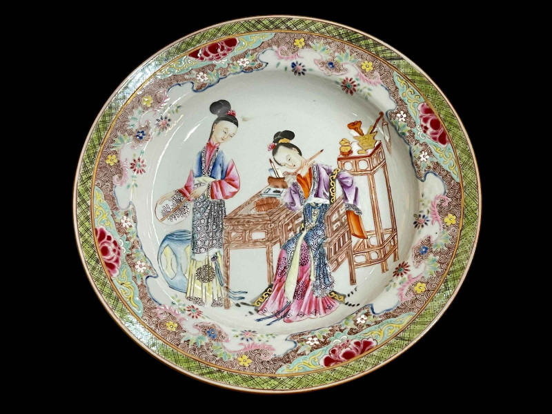 Chinese Famille Rose figure decorated plate, 22.5cm diameter.