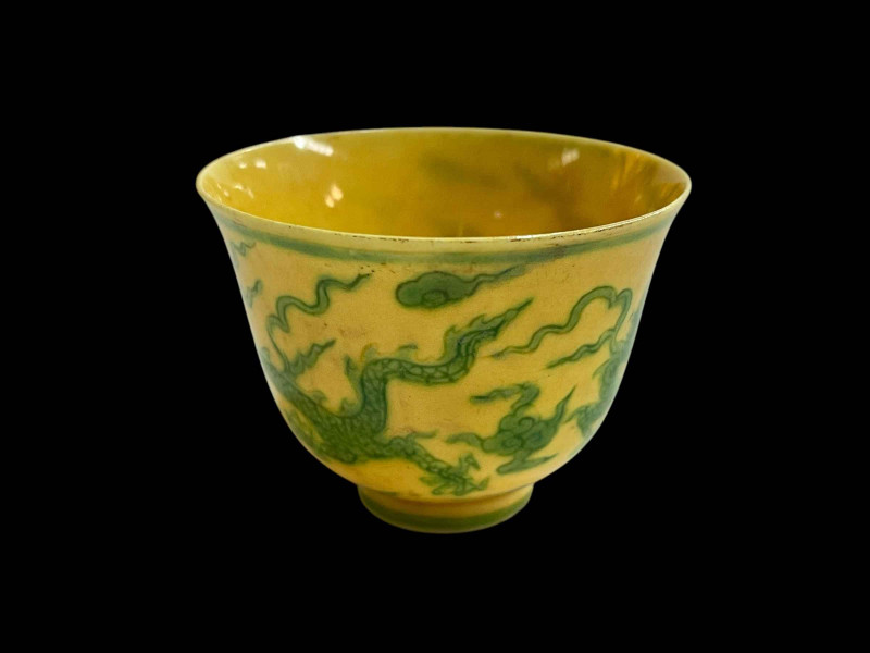 Chinese green dragon tea bowl, blue six character mark.