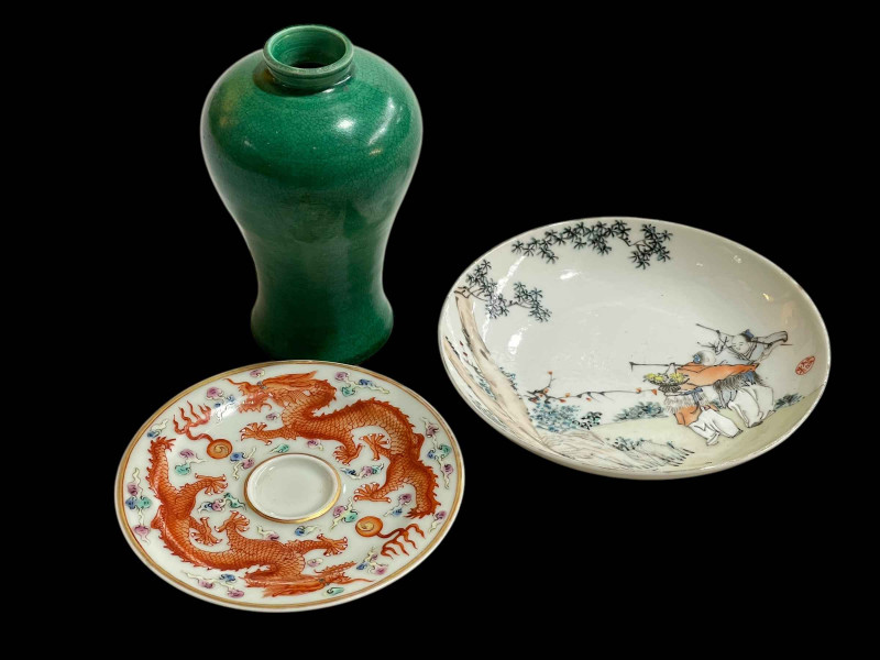 Chinese green glazed baluster vase, 12.5cm, and two small plates (3).