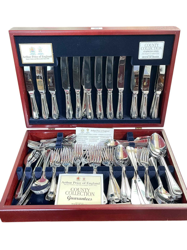 Arthur Price County Collection canteen of cutlery.