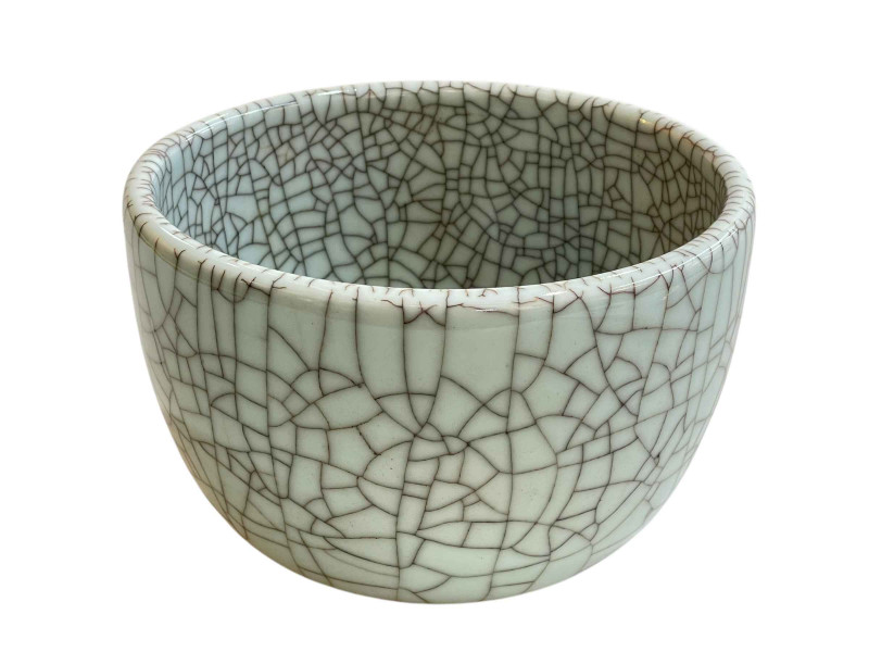Qing Dynasty crackle glazed bowl with qianlong mark to base, 23cm diameter.